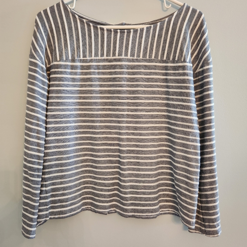 (4 For $20) A NEW Day Womens Navy and Blue Stripe Back buttons.  Size M